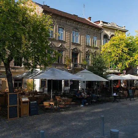In Center * Λιουμπλιάνα